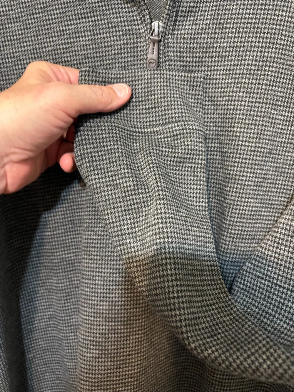 Vineyard Vines Men's Charcoal Bluffs Quarter-Zip Houndstooth Knit Sweater